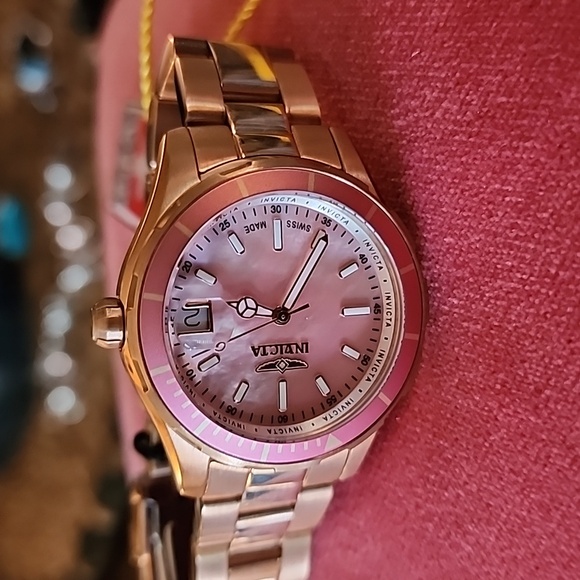 Women's Invicta rosetone bracelet watch - Picture 2 of 4